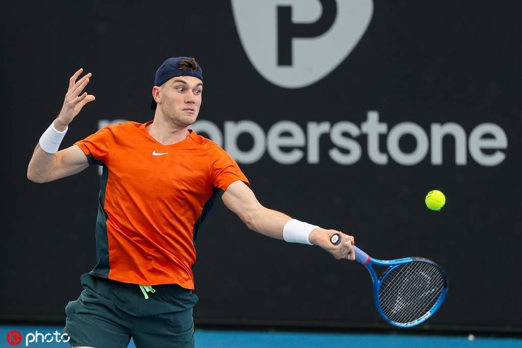 努力巩固他 努力巩固他