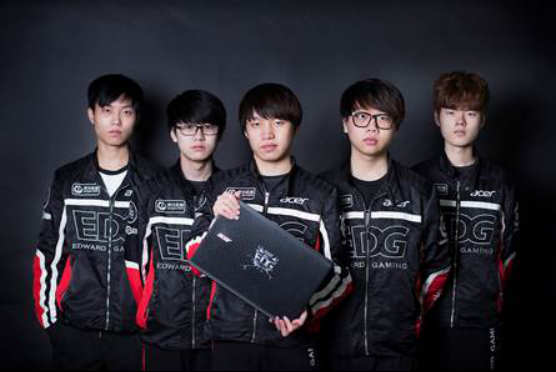 这名年轻人 这名年轻人