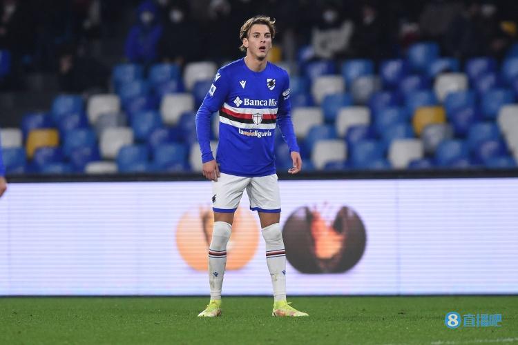 又来!松岛辉空险被鸟屎击中,上场前紧盯球馆上方,有心理阴影了.