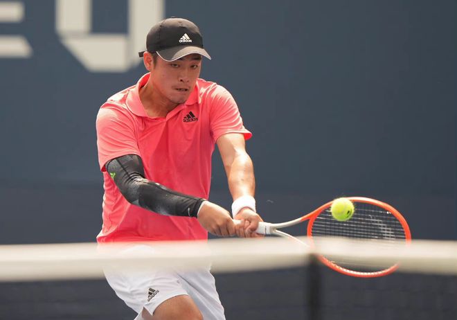 他在场上充 他在场上充